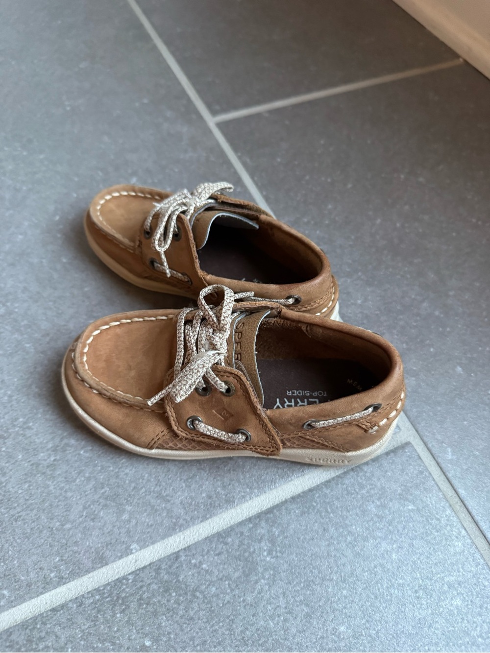Sperry Kids Gamefish Jr Brown Boat Shoes with White Trim - Picture 2 of 5
